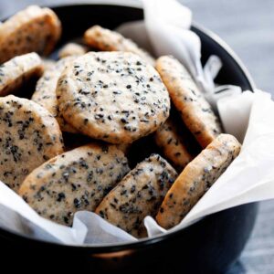 Til Cookies crispy sesame seed bakery biscuits